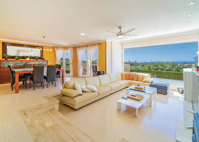 Awesome Home In Sa Torre